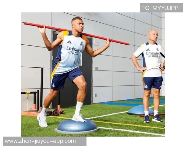 姆巴佩健身房内训练照片曝光透露恢复情况良好无大碍 姆巴佩健身房内训练照片曝光透露恢复情况良好无大碍