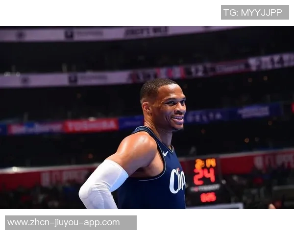 卡斯尔表现不佳失误频繁12投仅5中贡献16分5篮板6助攻1抢断1盖帽