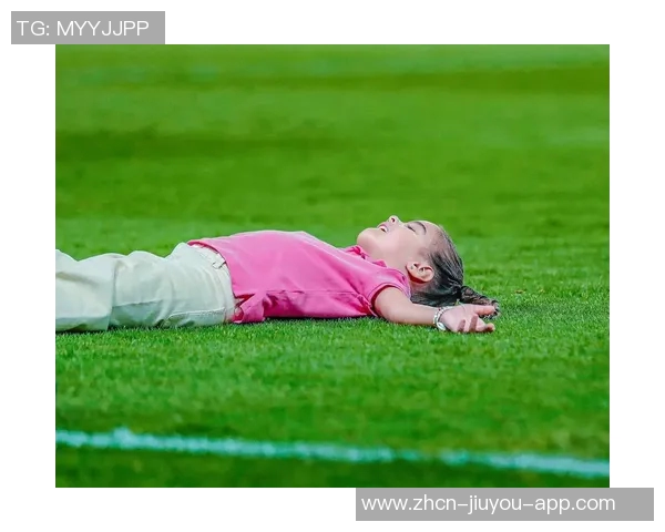 C罗惊喜不已女儿万圣节装扮令人意想不到的创意与惊艳